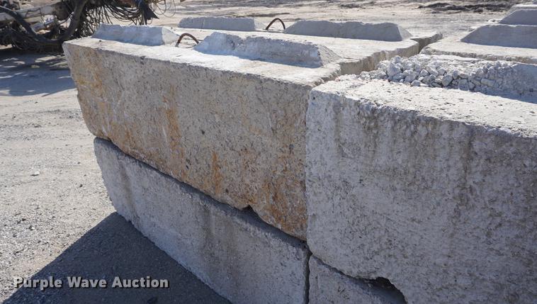 image for item DN9318 (16) concrete blocks