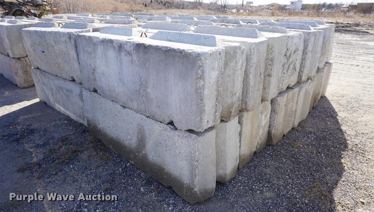 image for item DN9319 (24) concrete blocks