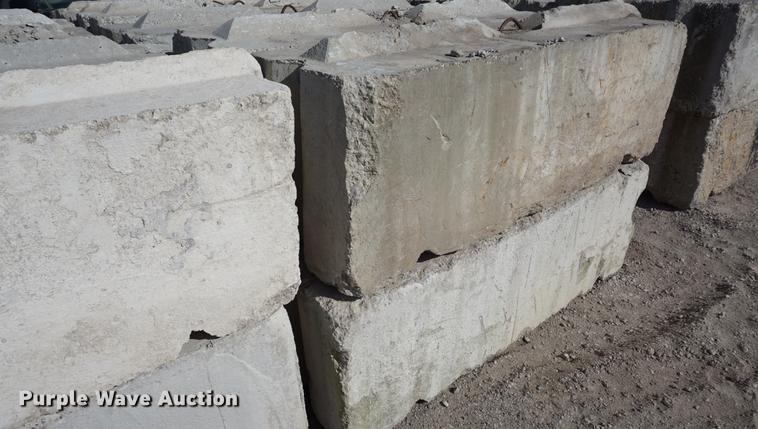 image for item DN9319 (24) concrete blocks