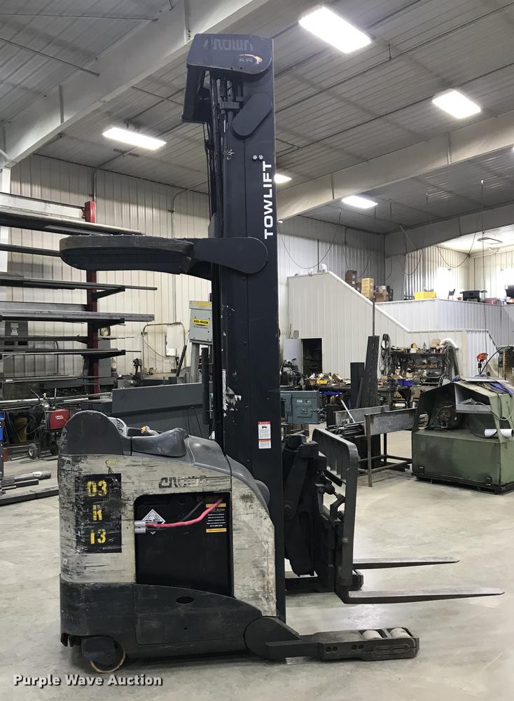 image for item DX9046 2004 Crown RR5220-45 forklift