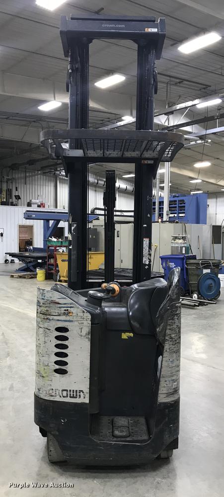 image for item DX9046 2004 Crown RR5220-45 forklift