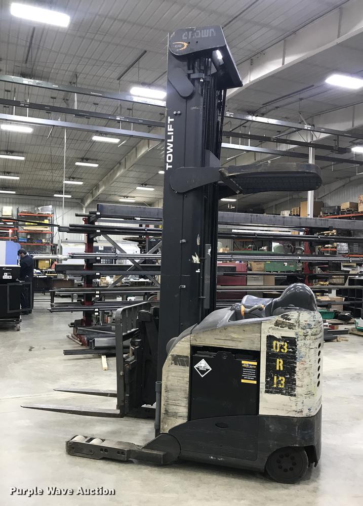 image for item DX9046 2004 Crown RR5220-45 forklift