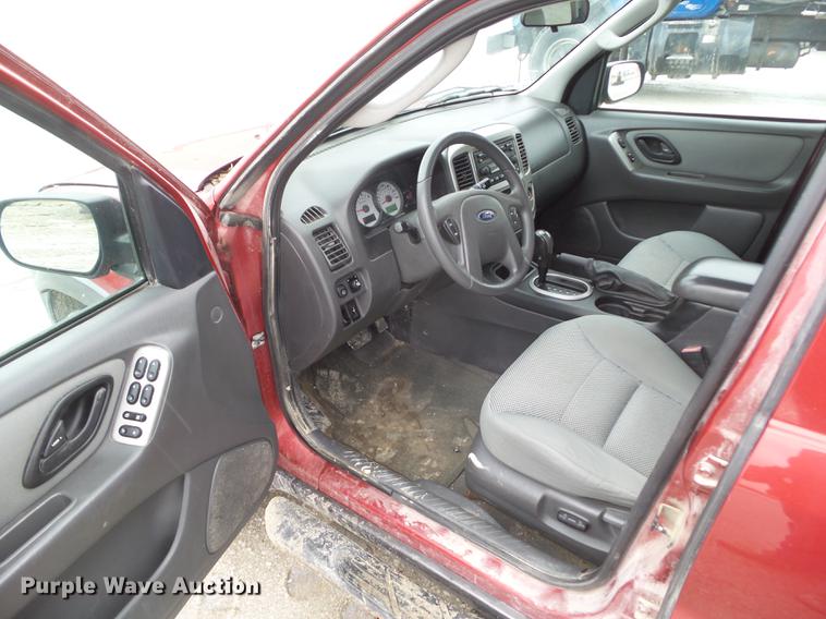 image for item DZ9259 2005 Ford Escape XLT SUV