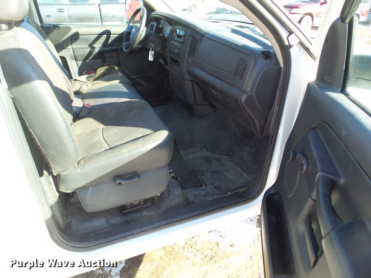 image for item DZ9276 2004 Dodge Ram 2500 pickup truck