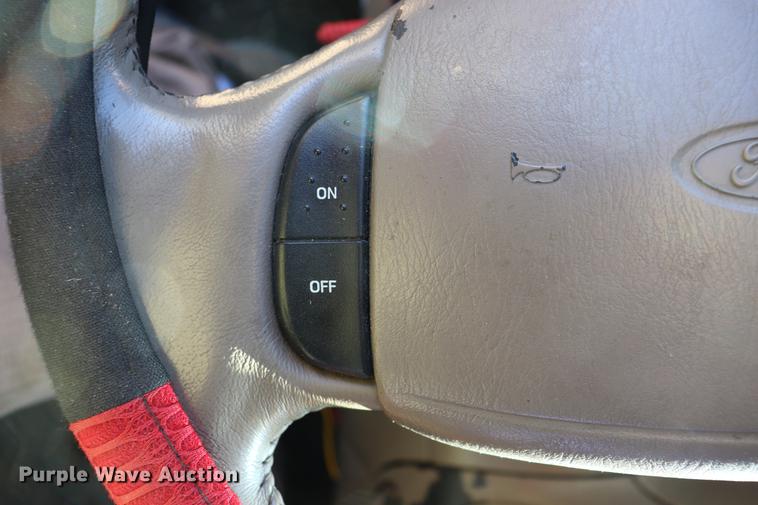 image for item EC9472 2001 Ford F150 Lariat SuperCrew pickup trick