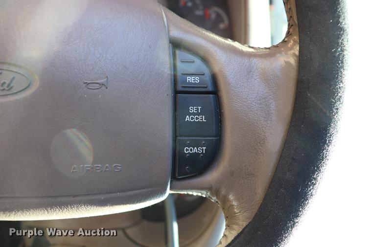 image for item EC9472 2001 Ford F150 Lariat SuperCrew pickup trick