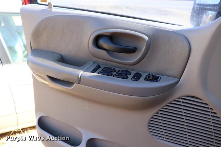 image for item EC9472 2001 Ford F150 Lariat SuperCrew pickup trick