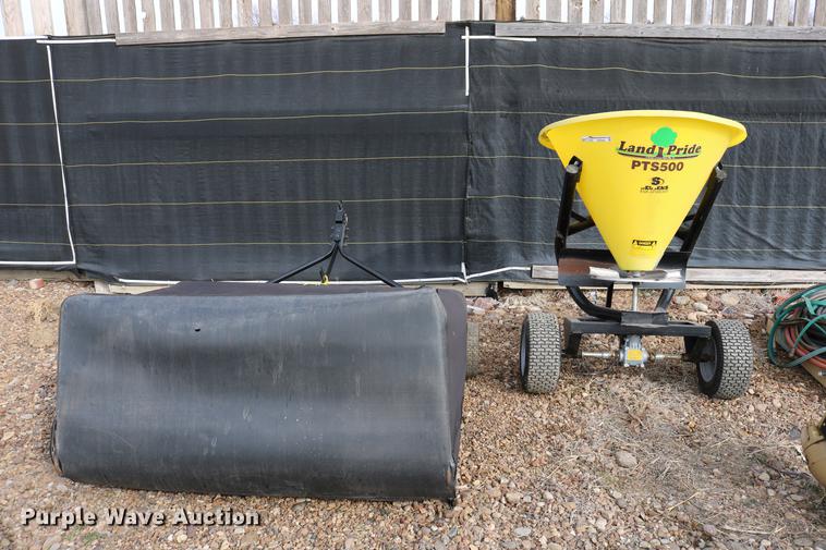 image for item EE9942 Lawn and garden equipment