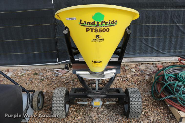 image for item EE9942 Lawn and garden equipment