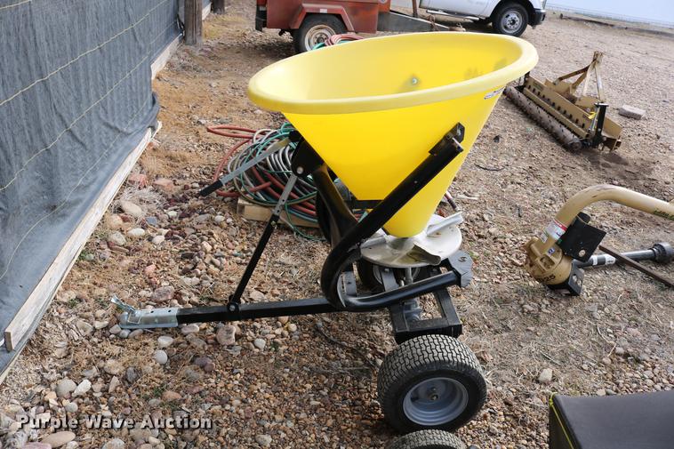 image for item EE9942 Lawn and garden equipment