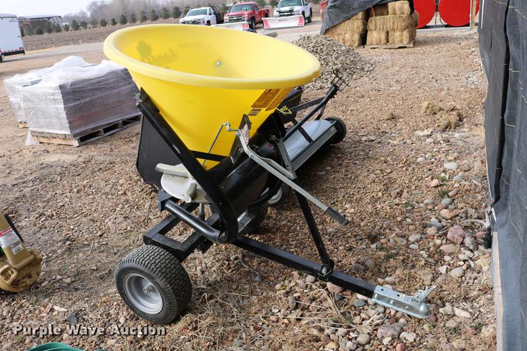 image for item EE9942 Lawn and garden equipment