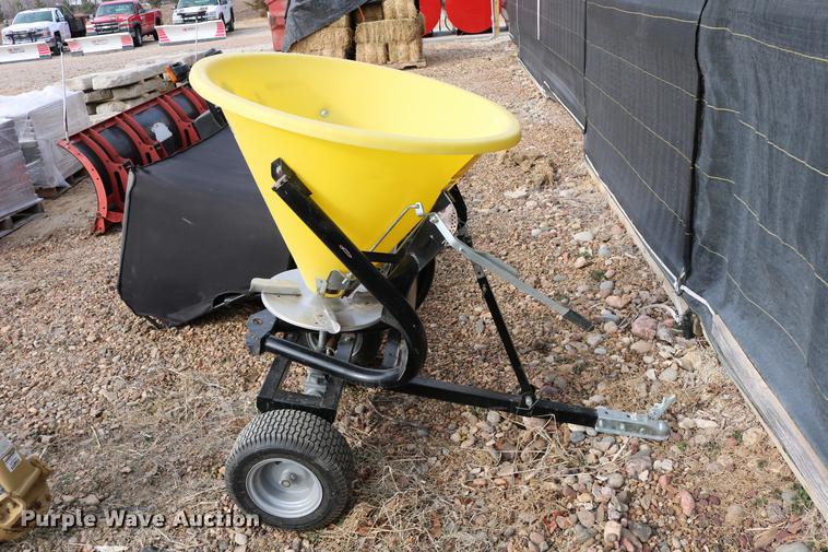 image for item EE9942 Lawn and garden equipment