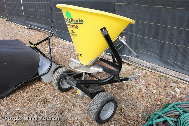image for item EE9942 Lawn and garden equipment