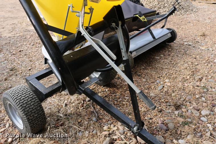 image for item EE9942 Lawn and garden equipment