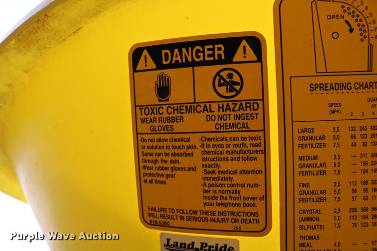 image for item EE9942 Lawn and garden equipment