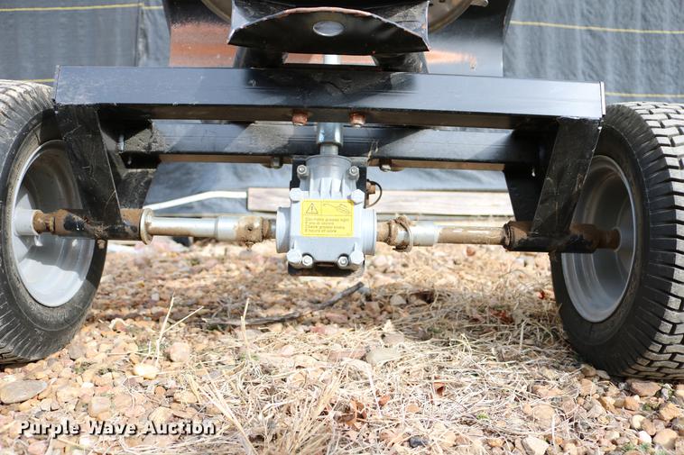 image for item EE9942 Lawn and garden equipment