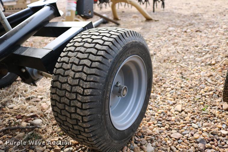 image for item EE9942 Lawn and garden equipment