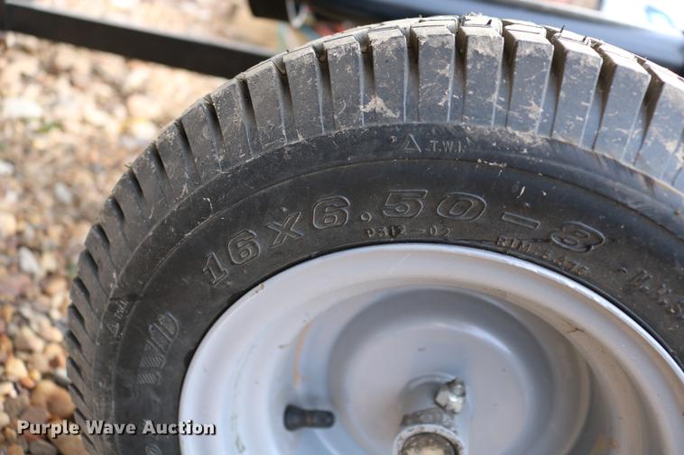 image for item EE9942 Lawn and garden equipment