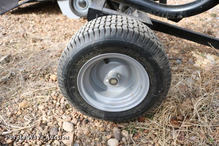 image for item EE9942 Lawn and garden equipment