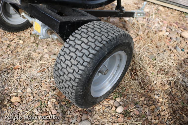 image for item EE9942 Lawn and garden equipment