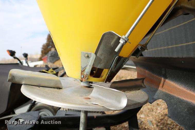 image for item EE9942 Lawn and garden equipment