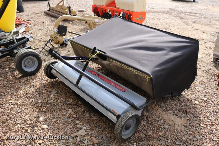 image for item EE9942 Lawn and garden equipment