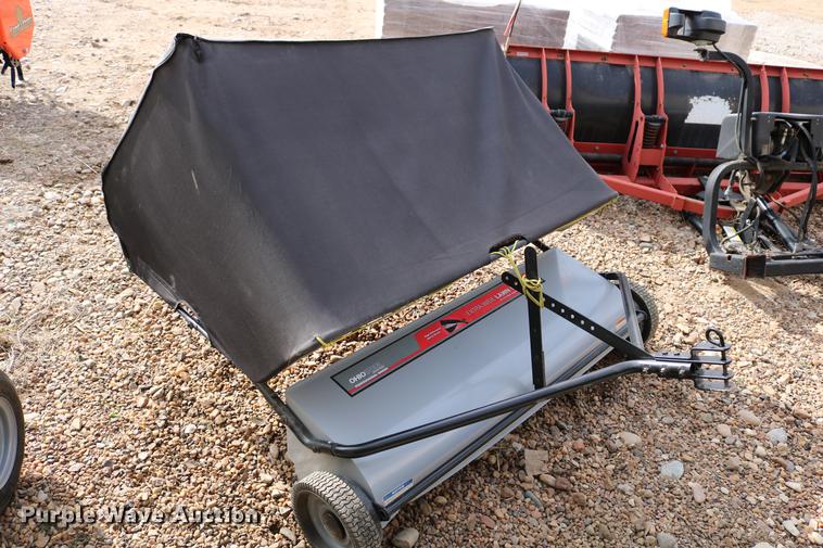 image for item EE9942 Lawn and garden equipment