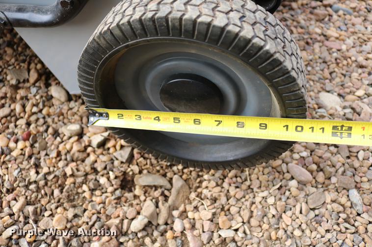 image for item EE9942 Lawn and garden equipment