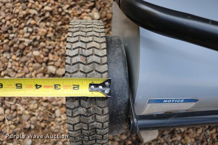 image for item EE9942 Lawn and garden equipment