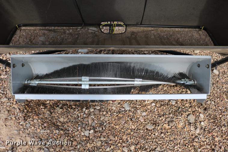 image for item EE9942 Lawn and garden equipment