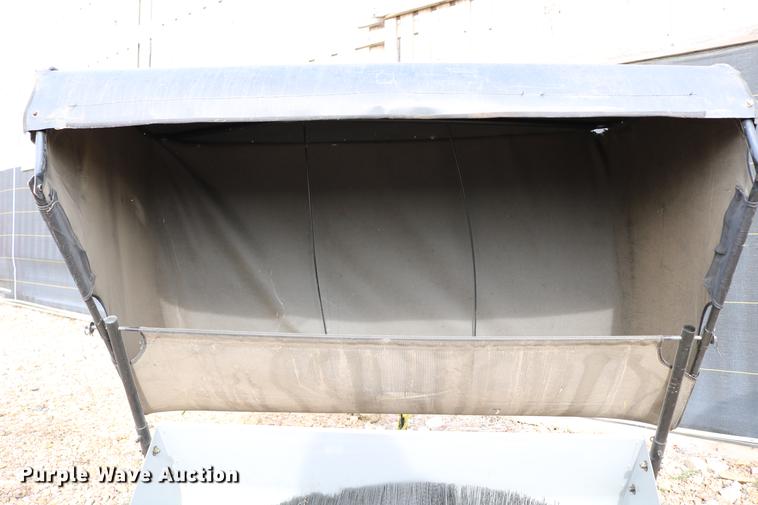 image for item EE9942 Lawn and garden equipment