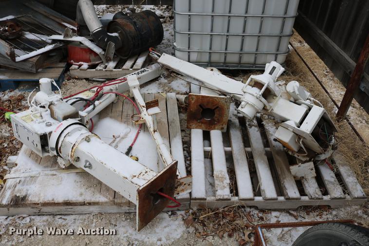 image for item EH9730 (2) Liftmore cranes