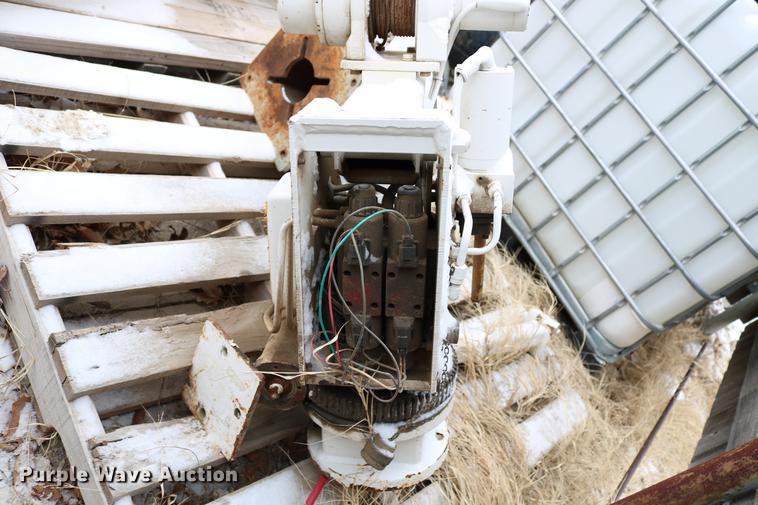 image for item EH9730 (2) Liftmore cranes