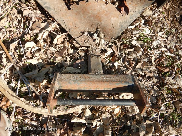 image for item EN9060 Lawn and garden equipment