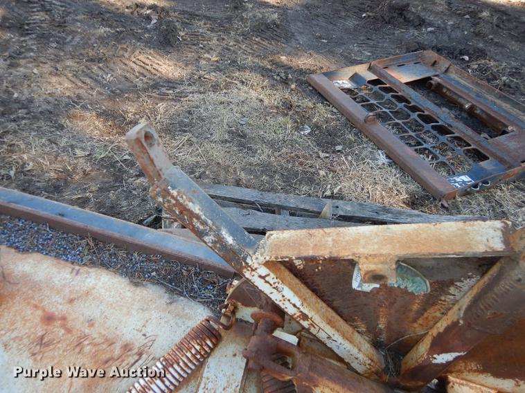 image for item EN9060 Lawn and garden equipment