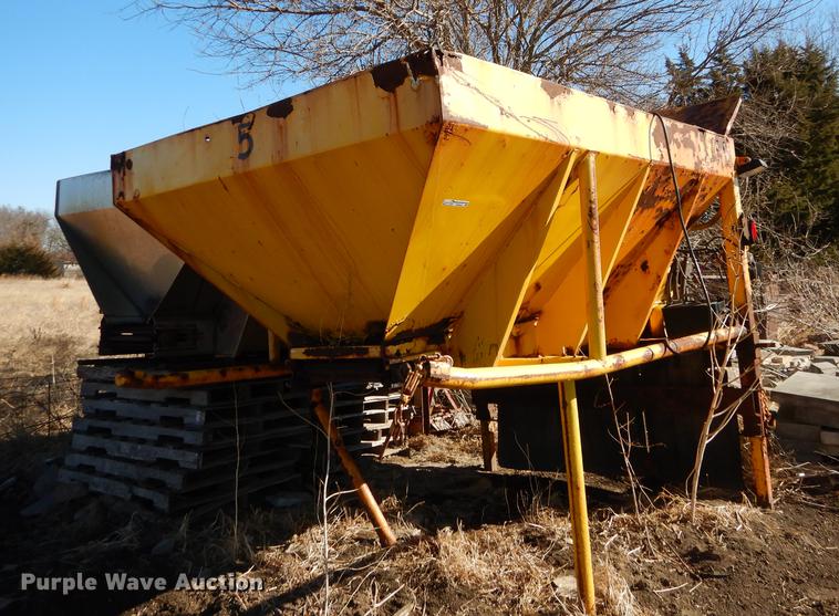 image for item EN9064 (2) V-box spreaders