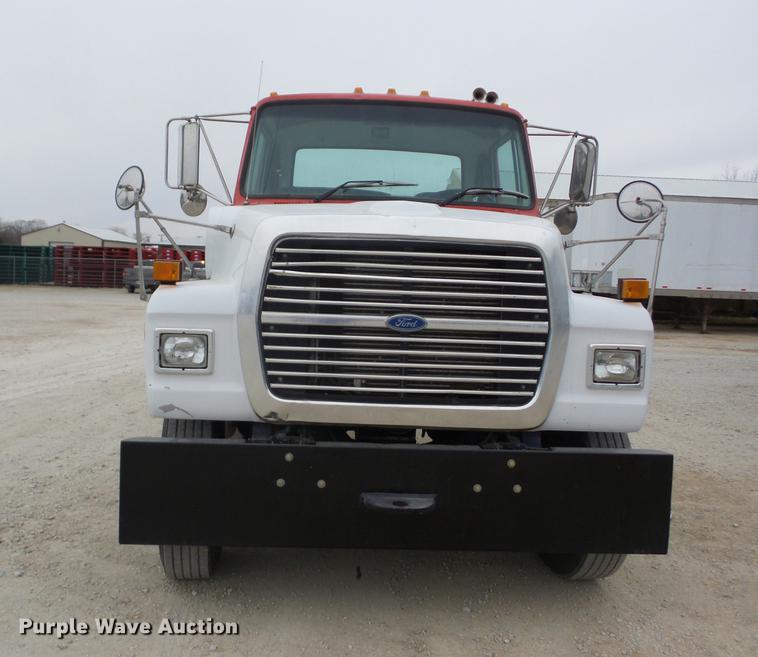image for item K6279 1997 Ford LNT8000 truck cab and chassis