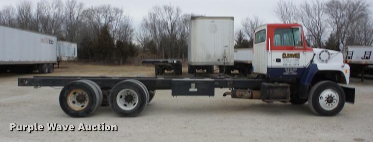 image for item K6279 1997 Ford LNT8000 truck cab and chassis