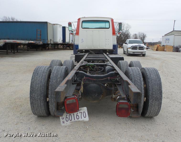 image for item K6279 1997 Ford LNT8000 truck cab and chassis