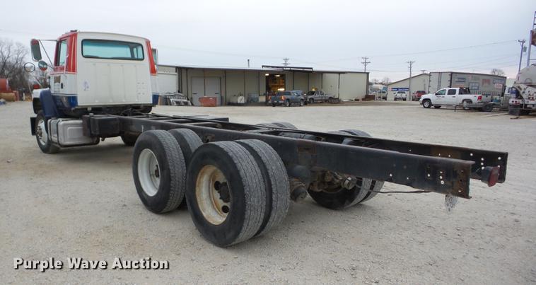 image for item K6279 1997 Ford LNT8000 truck cab and chassis