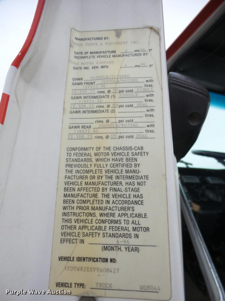 image for item K6279 1997 Ford LNT8000 truck cab and chassis