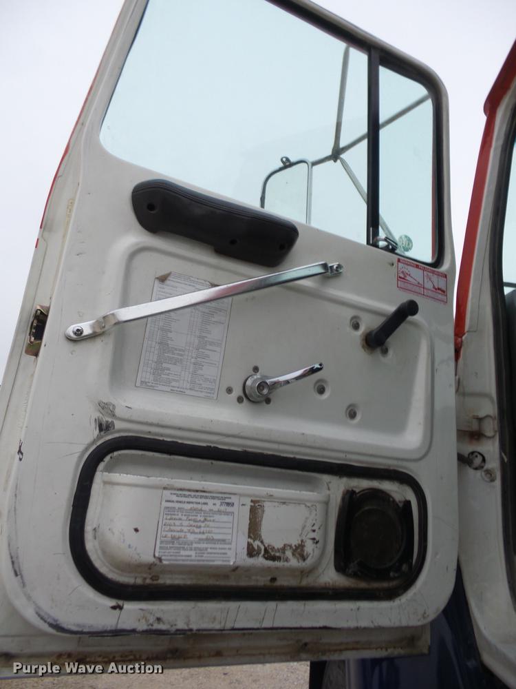 image for item K6279 1997 Ford LNT8000 truck cab and chassis