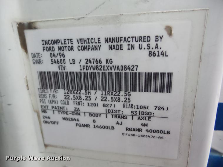 image for item K6279 1997 Ford LNT8000 truck cab and chassis