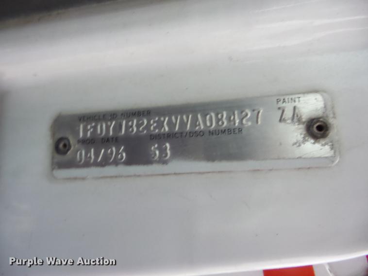 image for item K6279 1997 Ford LNT8000 truck cab and chassis