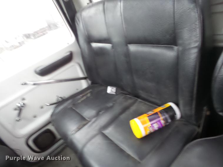 image for item K6279 1997 Ford LNT8000 truck cab and chassis