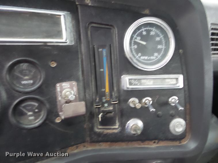 image for item K6279 1997 Ford LNT8000 truck cab and chassis