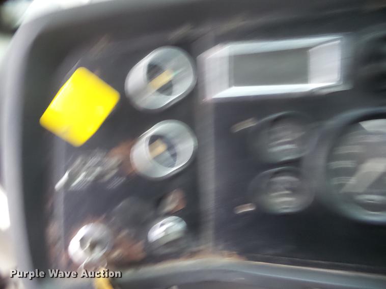 image for item K6279 1997 Ford LNT8000 truck cab and chassis