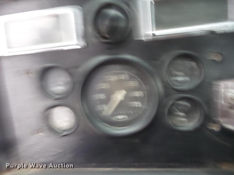 image for item K6279 1997 Ford LNT8000 truck cab and chassis