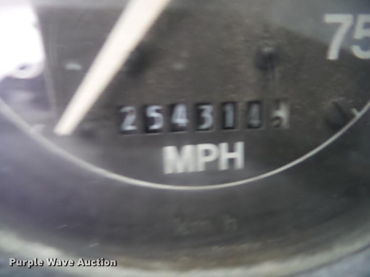 image for item K6279 1997 Ford LNT8000 truck cab and chassis