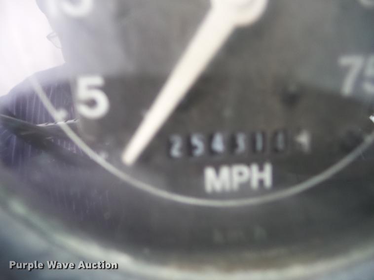 image for item K6279 1997 Ford LNT8000 truck cab and chassis